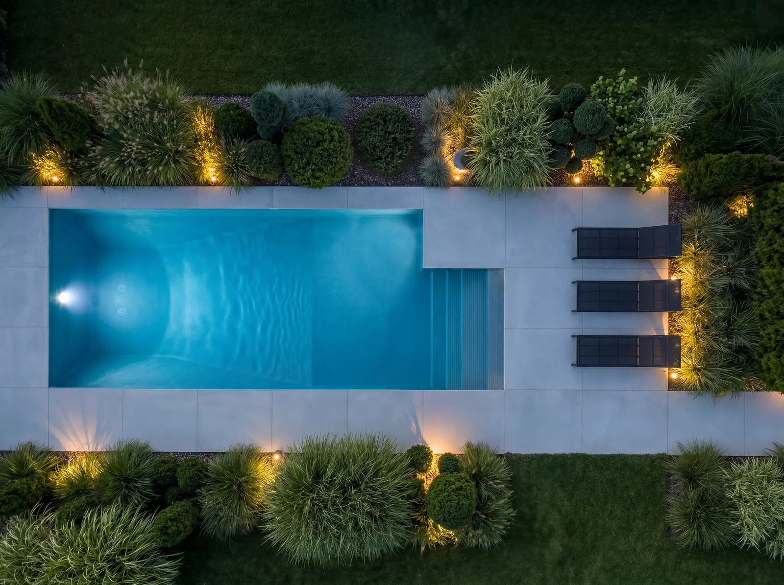 Piscine Trévi Premium Trévi, en soirée