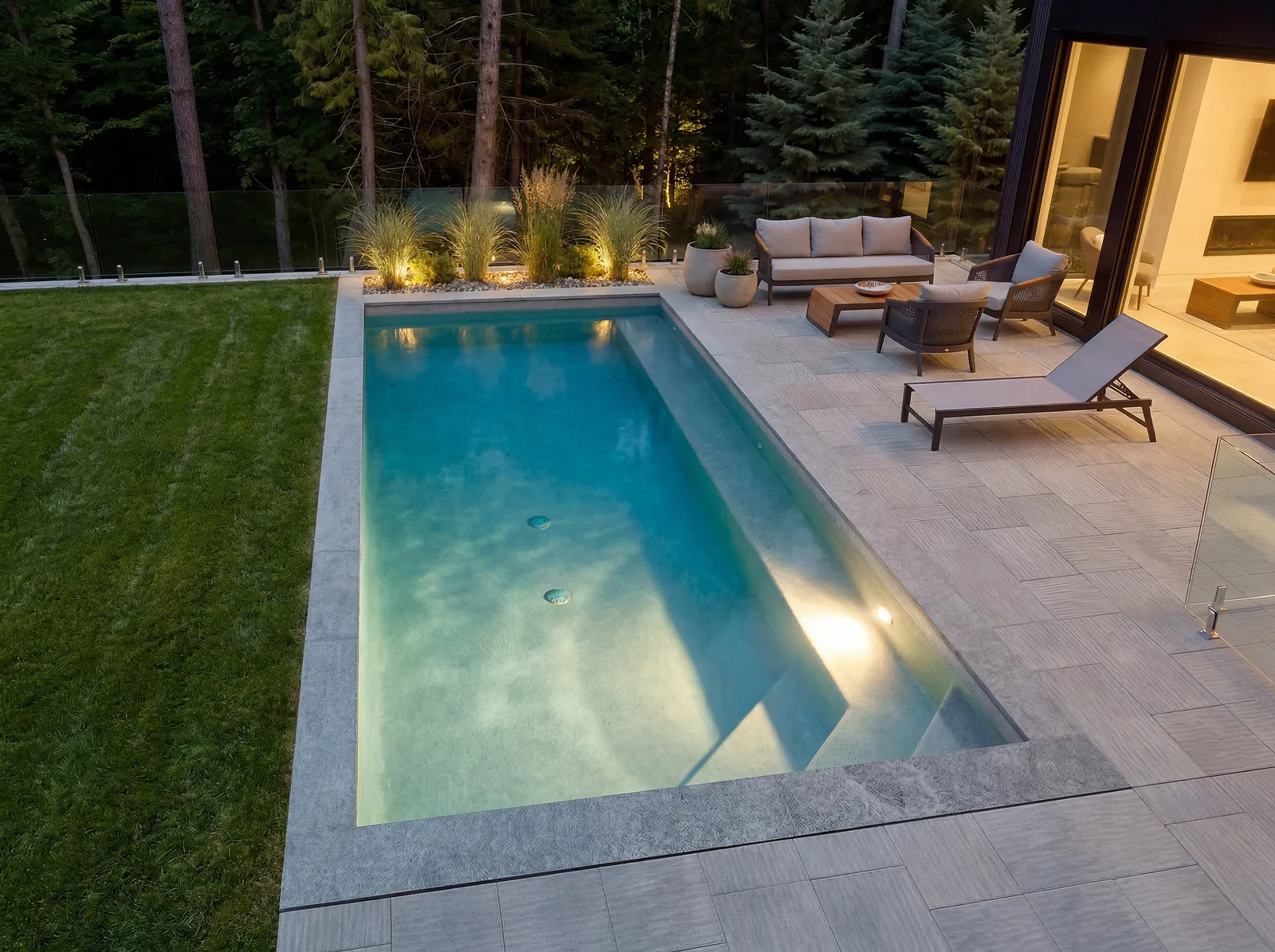 Piscine Trévi Prestige Trévi, en soirée